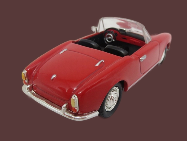 Universal Hobbies Alfa Romeo Giulietta Spider 1960 DieCast Model (3008)